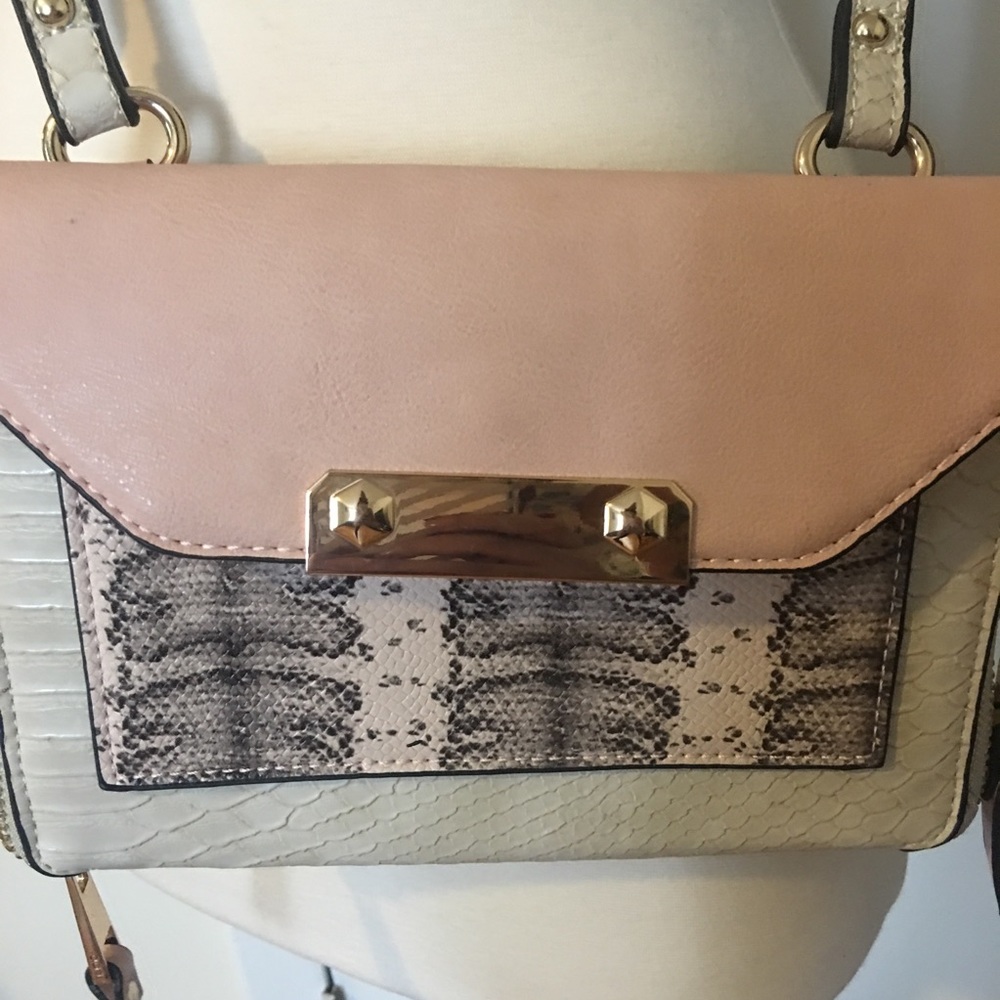 ‼️SOLD‼️Aldo Pink & Beige Crossbody Purse - Picture 4 of 15